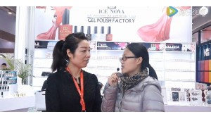 2016年廣東美博會(huì)現(xiàn)場(chǎng)冰朵接受畢加展覽采訪
