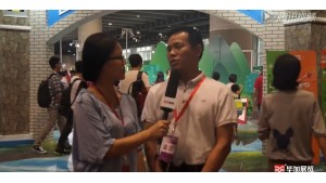 2015年新華集團(tuán)少兒館負(fù)責(zé)人接受畢加展覽采訪
