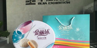 畢加展覽幫你追男神，你和肖奈大神只差一盒月餅。。。