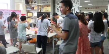 相親相愛一家人，畢加展覽為員工慶祝生日